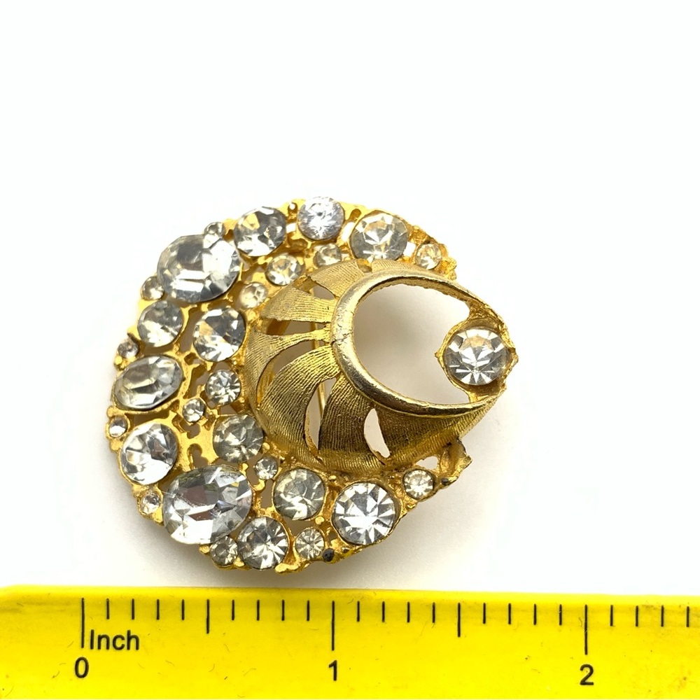 Vintage unsigned BSK Gold tone and clear rhinestone brooch - Picture 5 of 5